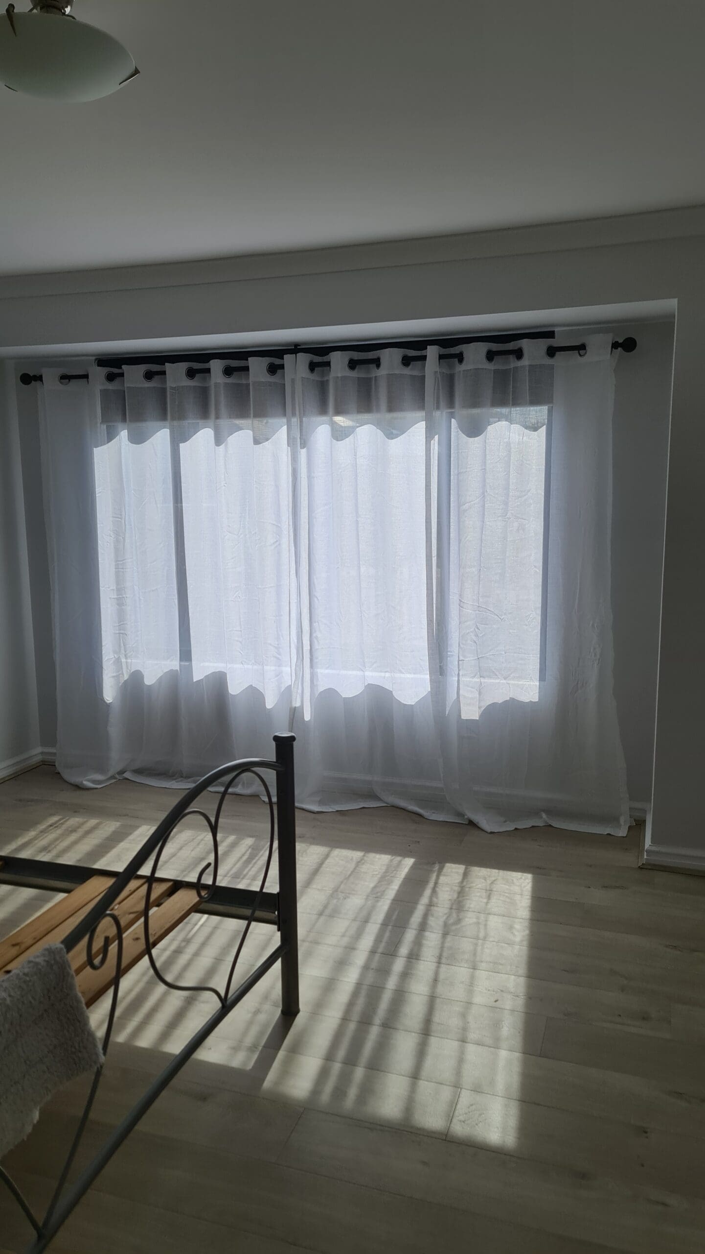 20240508_130943 rollerblind and curtain installation